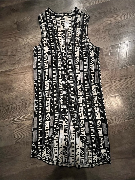 Forever 21 Tops - Forever 21 Black & White Sleeveless Geometric Knit Dress